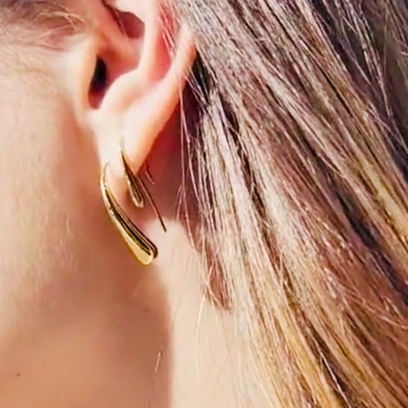 ✨✨18k Gold Drop Earring✨✨ - Picture 5 of 5